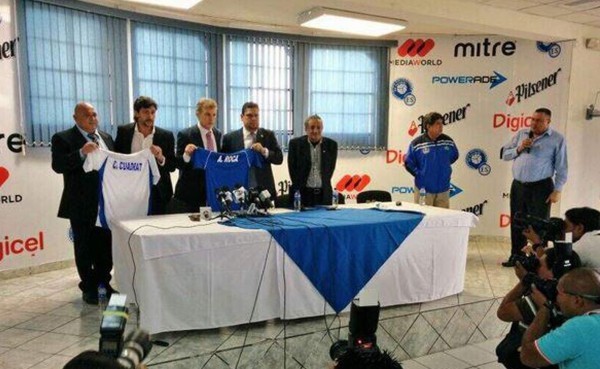 El Salvador presentó al español Albert Roca como su nuevo técnico