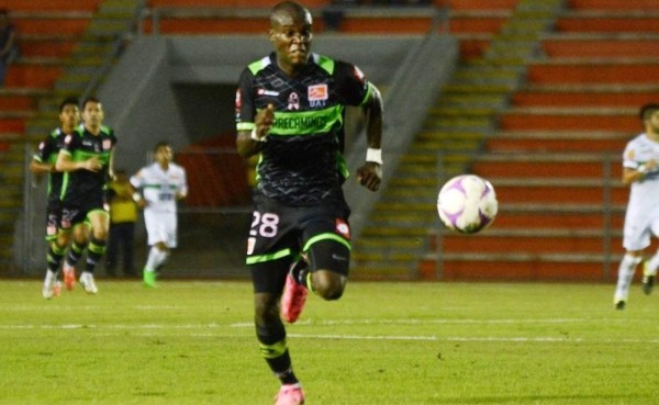 Hondureño Rubilio Castillo se luce con un doblete con el Correcaminos