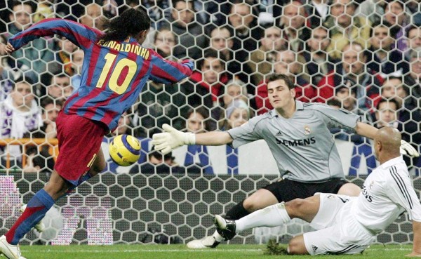 Hoy se cumplen nueve años de qué el Bernabéu aplaudiera a Ronaldinho