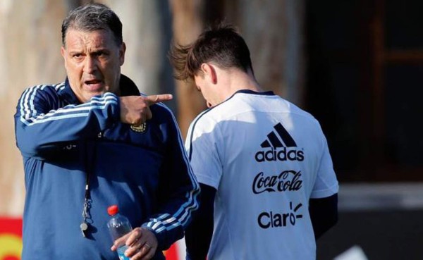 Martino dice que no es bueno que Argentina dependa de Messi
