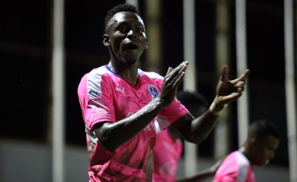 Alberth Elis manda un mensaje: 'Eso le pasa por andar hablando mucho'