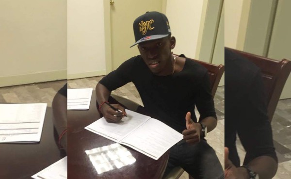 Hondureño Alberth Elis ya realiza los exámenes médicos con el Monterrey