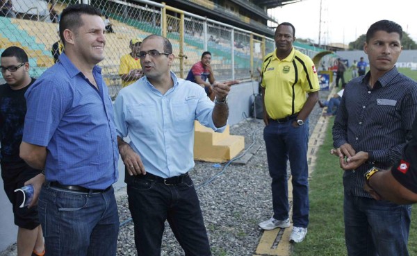 Real España debuta ganando con triplete de Cardozo