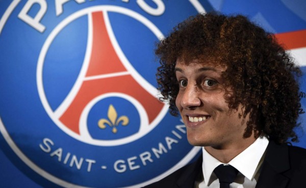 El PSG presenta al defensa brasileño David Luiz