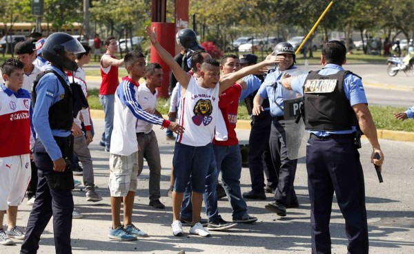 Real España prohíbe entrada a barra del Olimpia en juego de Copa Presidente