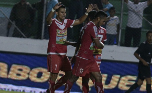 Olimpia reclamó posición adelantada en el gol de Marco Vega