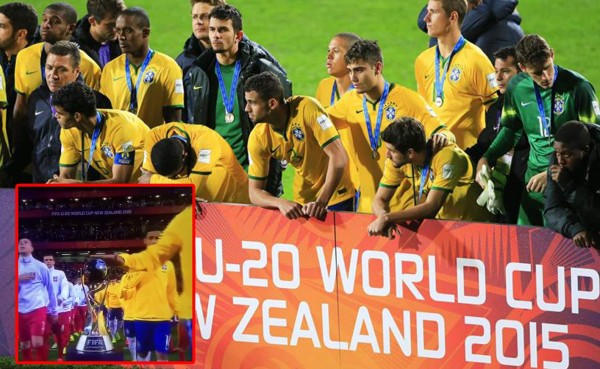 La maldición de tocar la copa previo a la final le llegó a Brasil