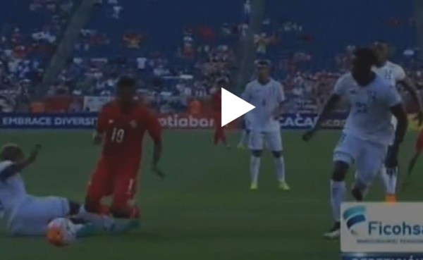 VIDEO: El claro penal que no le pitaron a Panamá contra Honduras&nbsp;