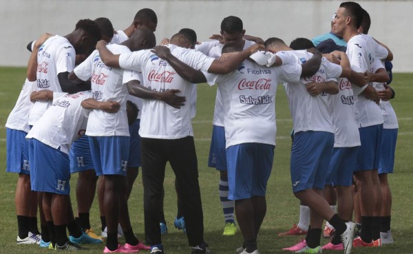 Fredy Amazo y Amado Guevara dirigen los trabajos de la Selección de Honduras