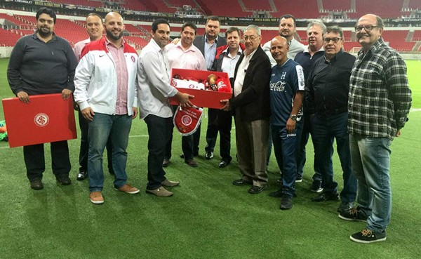 Selección de Honduras recibió reconocimiento por parte del Internacional de Porto Alegre