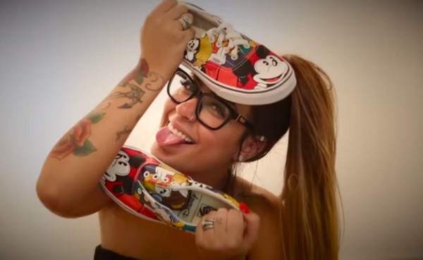 La hermana de Neymar muestra en su blog su pasión por el tenis y las zapatillas