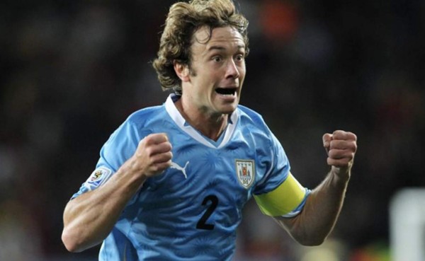 Diego Lugano amenazó a Jara después de su provocación a Cavani