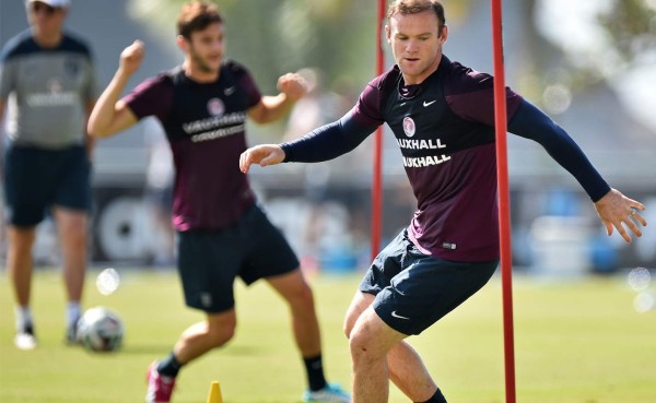 Rooney pidió entrenar con los suplentes de Inglaterra