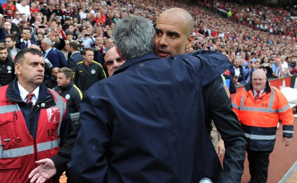 Mourinho y Guardiola, saludo afectuoso antes del derbi