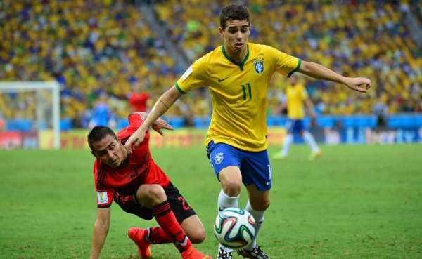 Brasileño Oscar admite que el PSG intenta ficharle