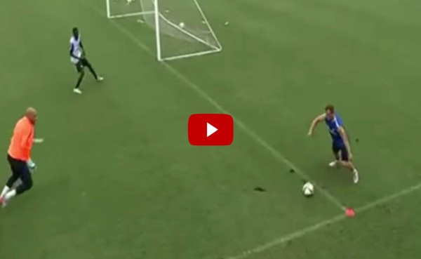 VIDEO: Xendar Shaqiri marca un gol imposible durante entrenamiento