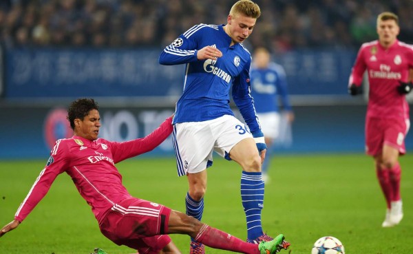 Varane cumple ante el Schalke 100 partidos como jugador del Real Madrid