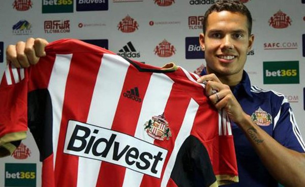 Futbolista inglés Rodwell cuestiona fuertemente a Pellegrini