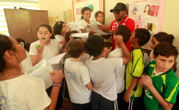 Marathón llevó alegría a escuela del barrio Miguel Paz Barahona