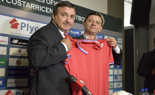 Óscar Ramírez fue presentado como el nuevo entrenador de Costa Rica
