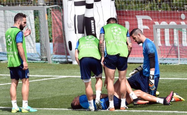 Supporters of presidential candidate for the opposition Alliance against Dictatorship party Salvador Nasralla, protest in Tegucigalpa, on December 17, 2017.The coordinator of the Opposittion Alliance against Dictatorship party, Manuel Zelaya, called to national mobilization, then of the declaration as elected Honduran president of Juan Orlando Hernandez from the Supreme Electoral Tribunal. / AFP PHOTO / ORLANDO SIERRA