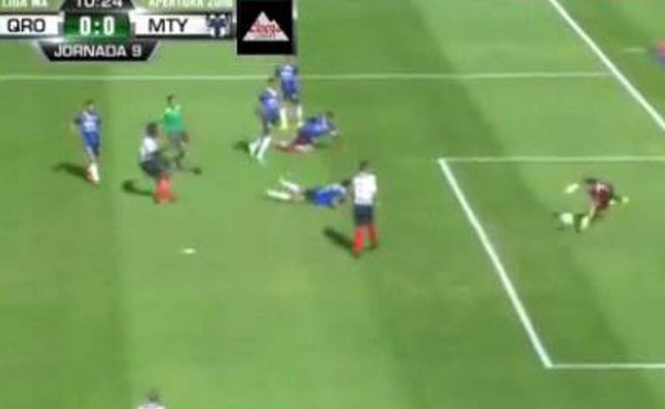 Portero Tiago Volpi ahoga grito de gol de Alberth Elis