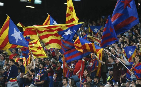 La UEFA sanciona al Barcelona por exhibir de nuevo banderas independentistas