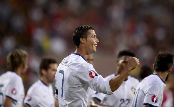 VIDEO: Triplete de Cristiano guía a Portugal a la Eurocopa 2016