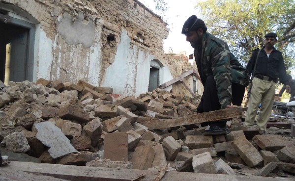 INFORME ESPECIAL: Al menos 70 muertos en sismo que estremece el sur de Asia