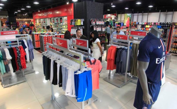 La nueva área de Nike de Sportline América está fabulosa y pueden encontrar los mejores estilos. FOTO Juan Salgado