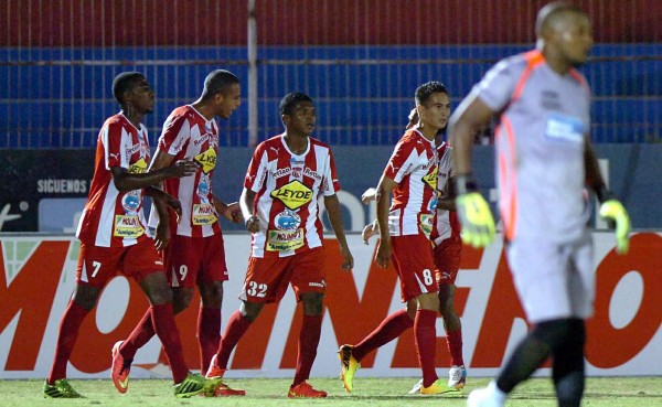 Vida celebra y Marathón no para de sufrir