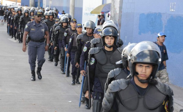 Policía Nacional toma el control del Nacional para el Olimpia-Motagua