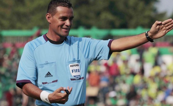 Árbitro Melvin Matamoros dirigirá el choque Real Sociedad-Real España