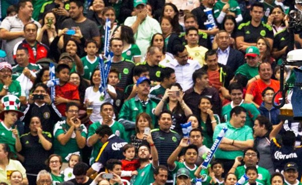 Mexicanos no hicieron caso y continuaron con su tradicional grito