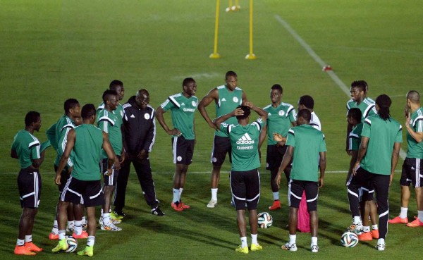 Selección de Nigeria recibe dinero de primas y vuelve a entrenar