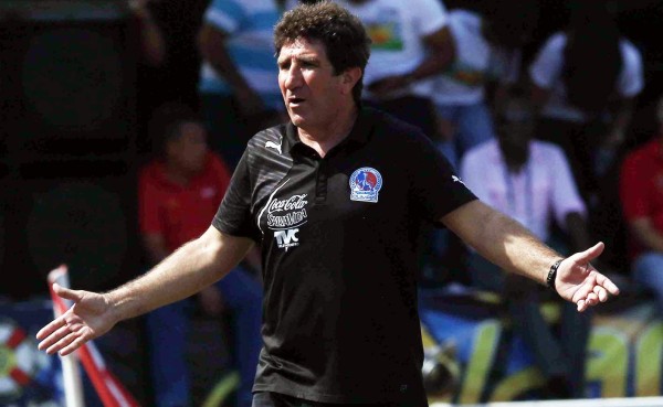 Héctor Vargas sería el décimo entrenador que gana tres títulos de Liga