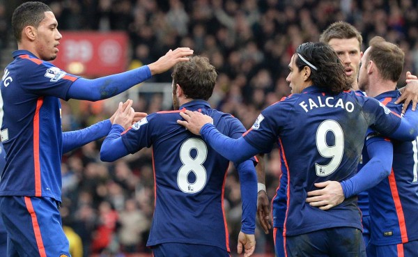 Radamel Falcao anota y vuelve a salvar al Manchester United