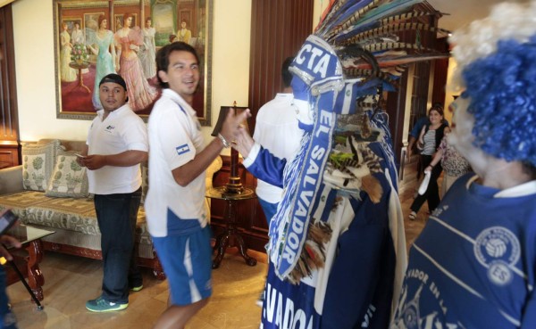 Indio Cuscatleco llegó a apoyar a El Salvador al hotel de concentración