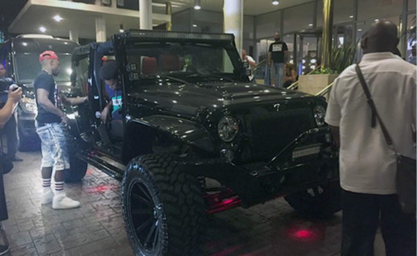 Mayweather se consuela con su nuevo ''juguete''
