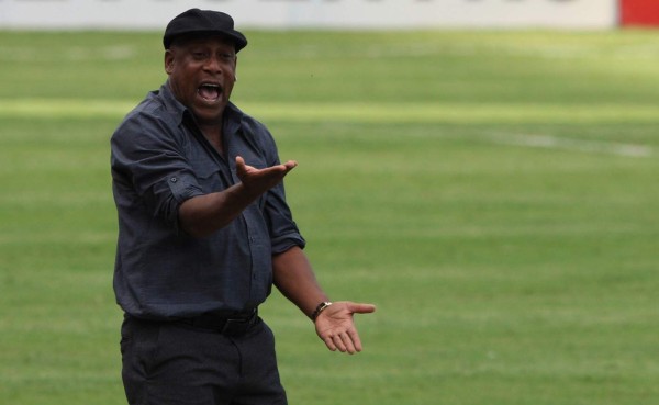 Hernán Medford: 'Aquí no se puede decir nada en contra de los árbitros'