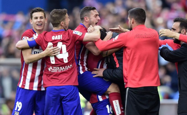 Atlético de Madrid venció por la mínima al Málaga y le mete presión al Barcelona