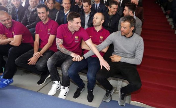 El buen humor entre Messi y Luis Enrique despeja las dudas en el Barcelona