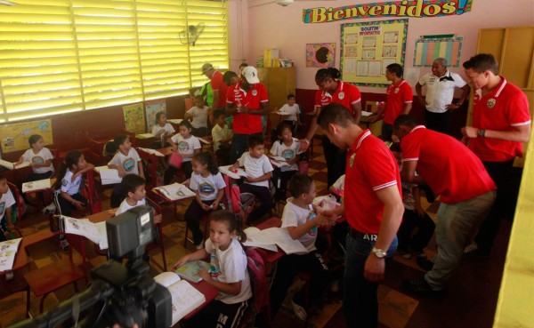 Marathón llevó alegría a escuela del barrio Miguel Paz Barahona
