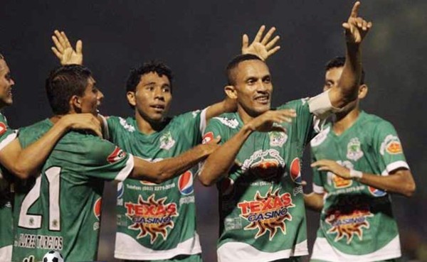 El Dragón de Williams Reyes se mete en la final en El Salvador