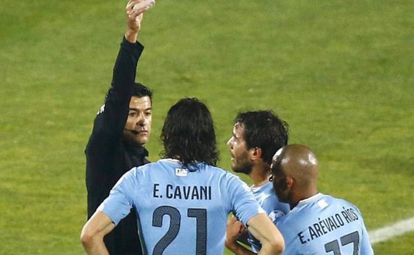 Argentina-Paraguay será dirigido por el árbitro que expulsó a Cavani