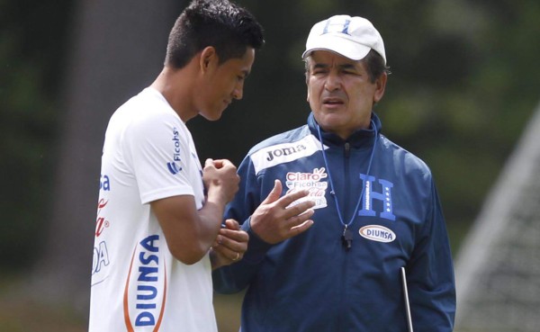 Jorge Luis Pinto debe recurrir a los experimentados para revivir a Honduras