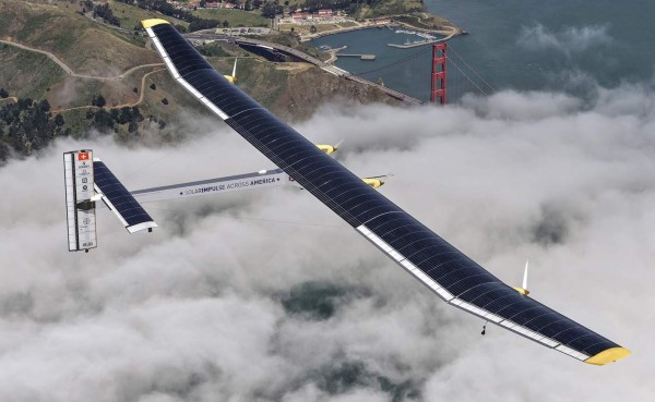 El avión de energía solar descansa en Birmania