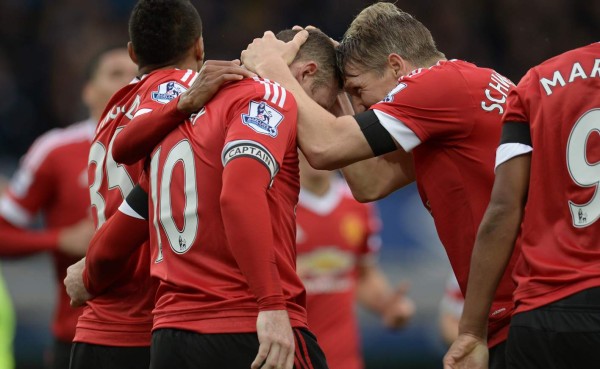 Manchester United no perdonó y venció al Everton sin problemas