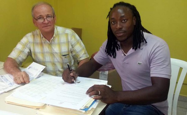 Real España contrata al delantero Rony Flores