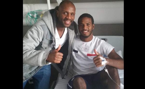 Juan Carlos García recibe visita de compañeros en el hospital